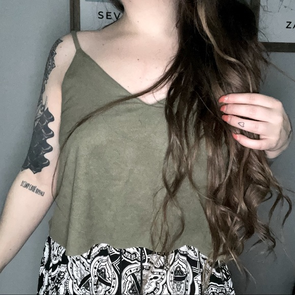 FOREVER 21 CAMI TANK TOP SIZE S ARMY GREEN - Picture 1 of 5
